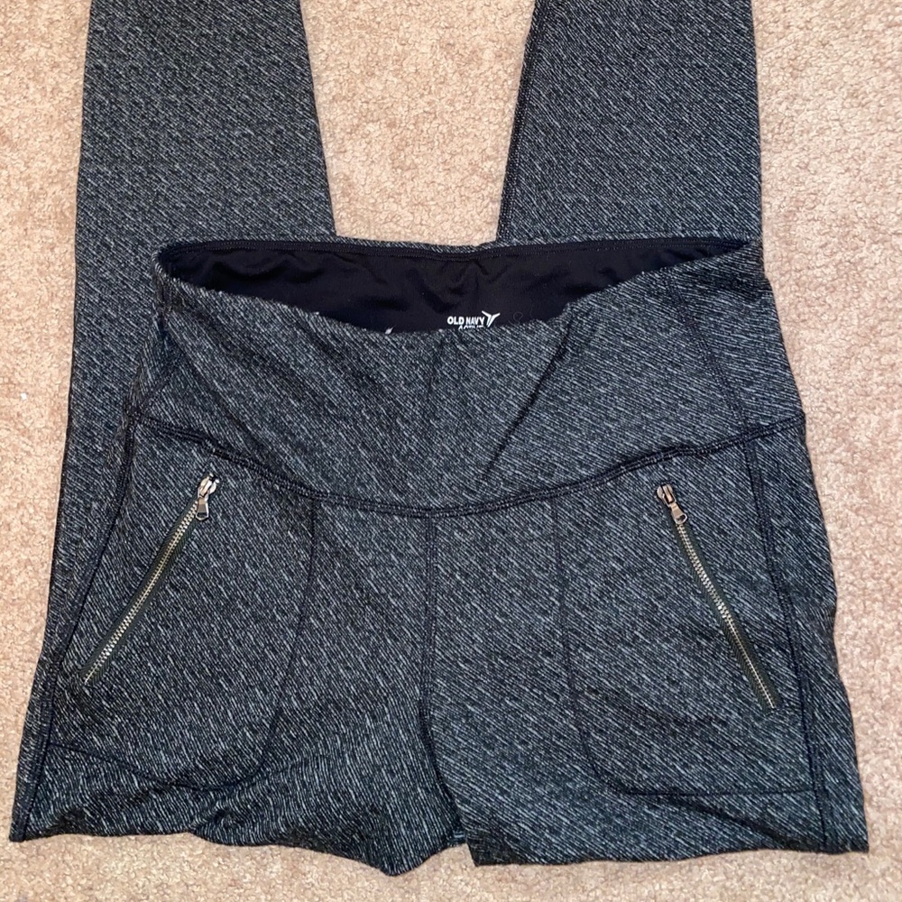 NWOT 😋 Old Navy Active Leggings